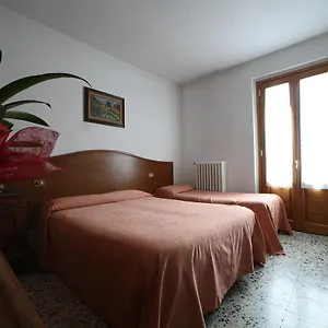 https://albergo-ristorante-il-poggiolo.it-tuscanyhotel.com